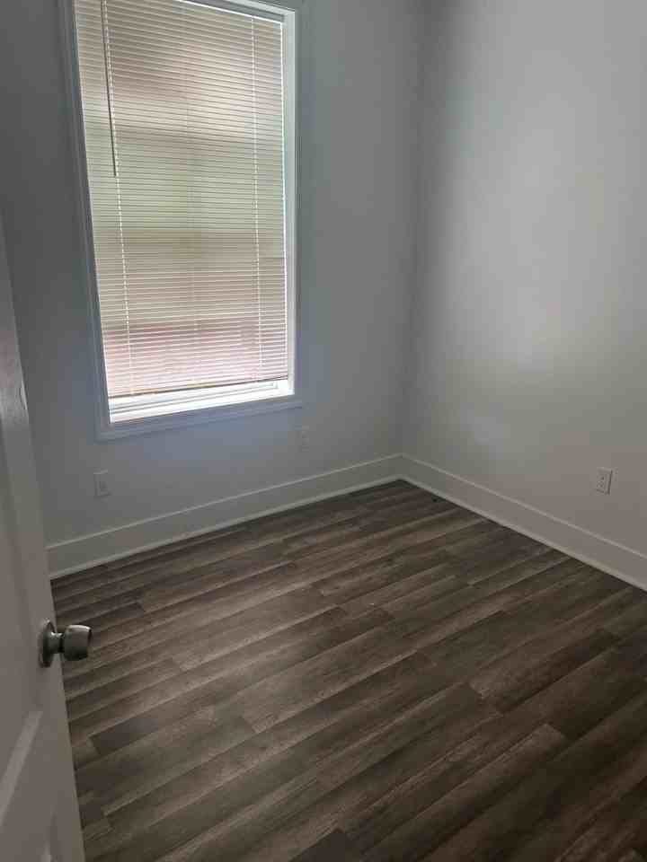 734 Sheffield Ave - Photo 2 of 5