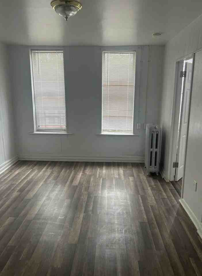 734 Sheffield Ave - Photo 3 of 5