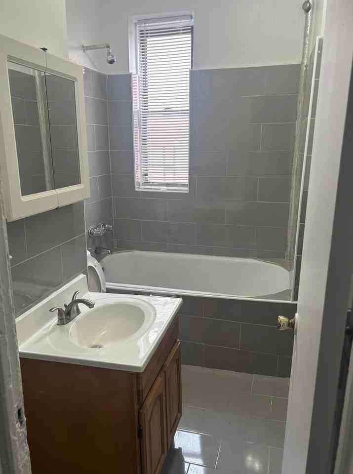 734 Sheffield Ave - Photo 4 of 5