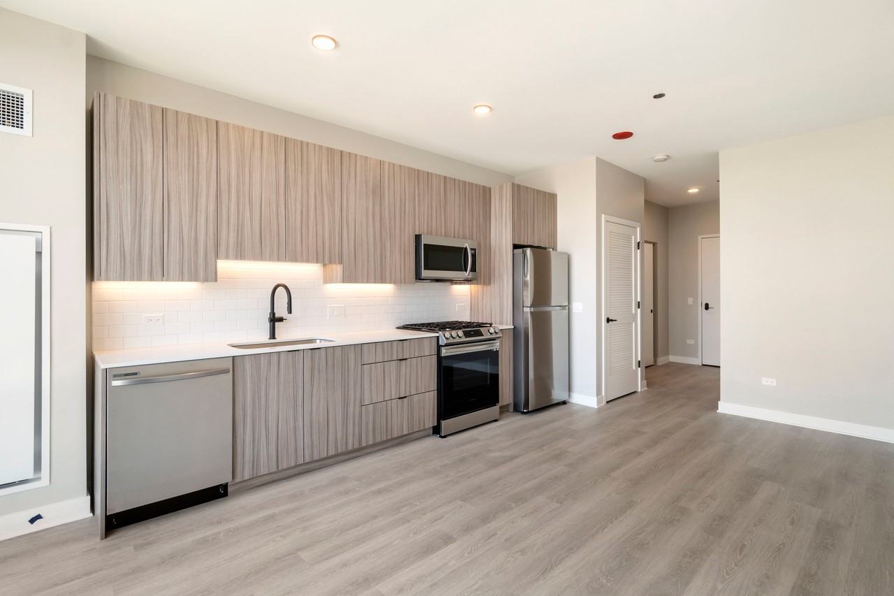 4614 N Broadway St - Photo 2 of 11