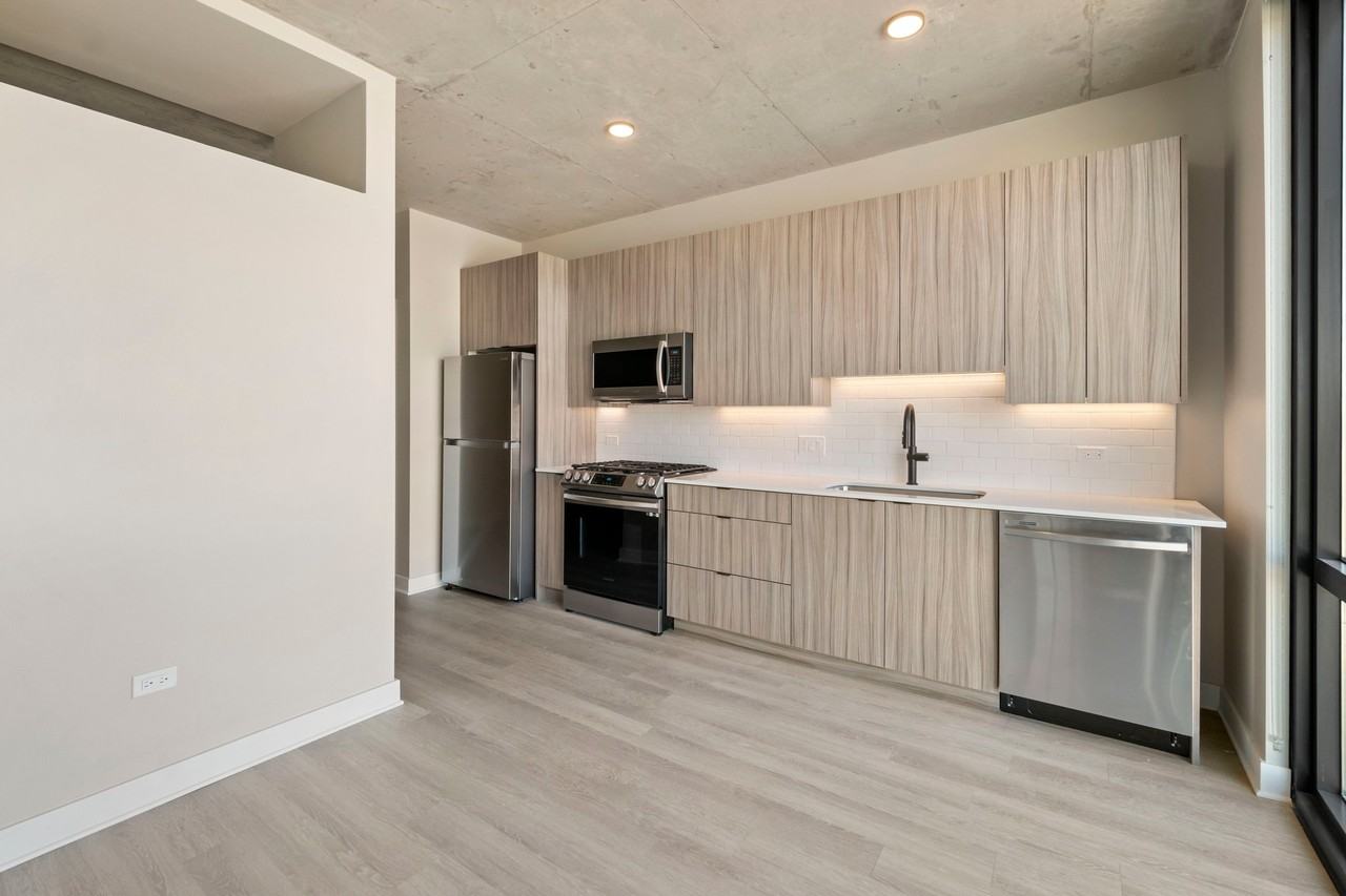 4614 N Broadway St - Photo 3 of 11