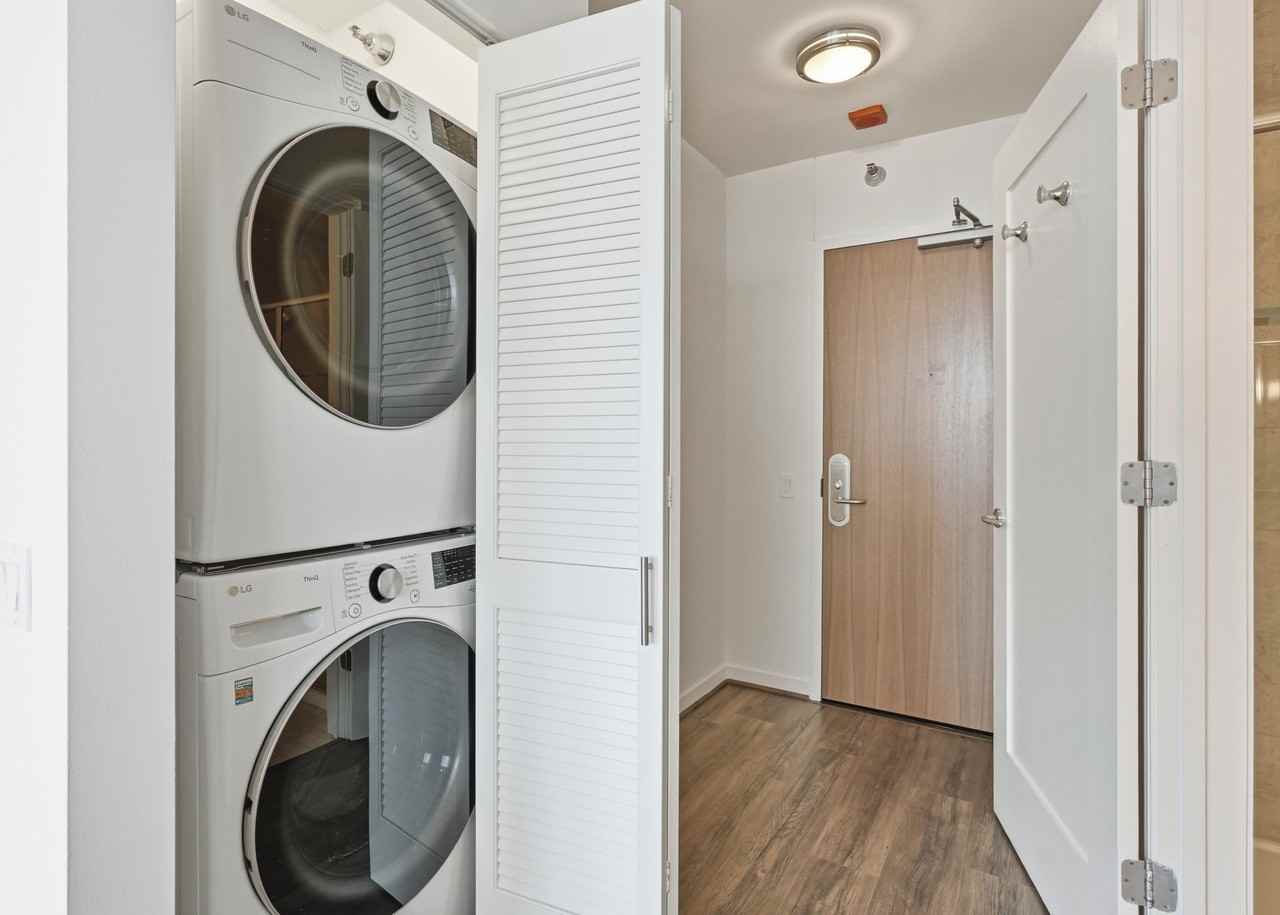 357 W Hubbard St - Photo 6 of 9