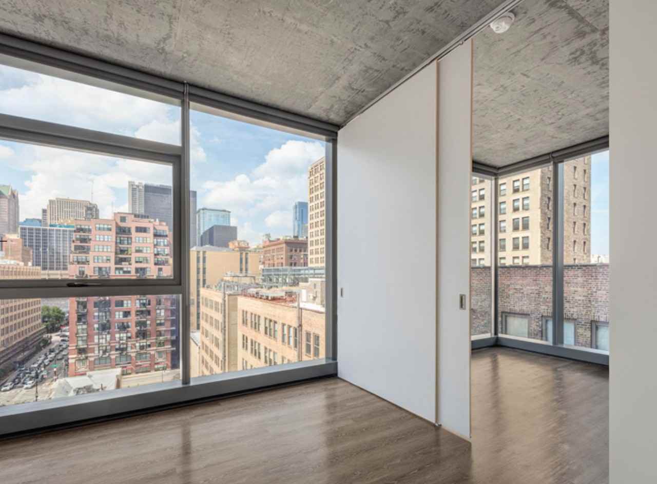 718 S Clark St - Photo 3 of 11