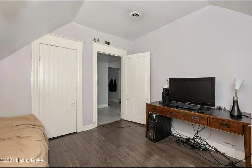 213 Woodbine St #4 - Photo 3 of 8
