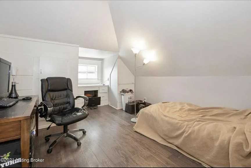213 Woodbine St #4 - Photo 4 of 8