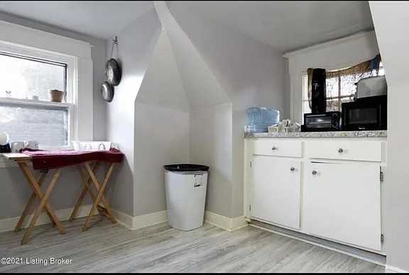 213 Woodbine St #4 - Photo 6 of 8