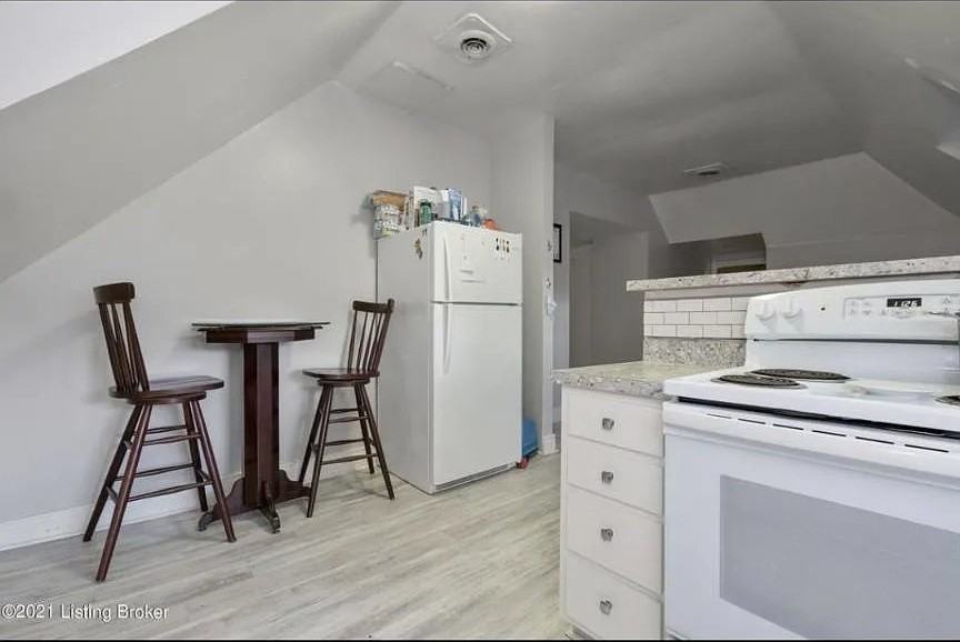 213 Woodbine St #4 - Photo 7 of 8