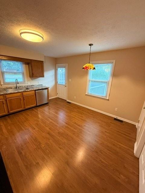 1508 Woodcreek Ct - Photo 6 of 18