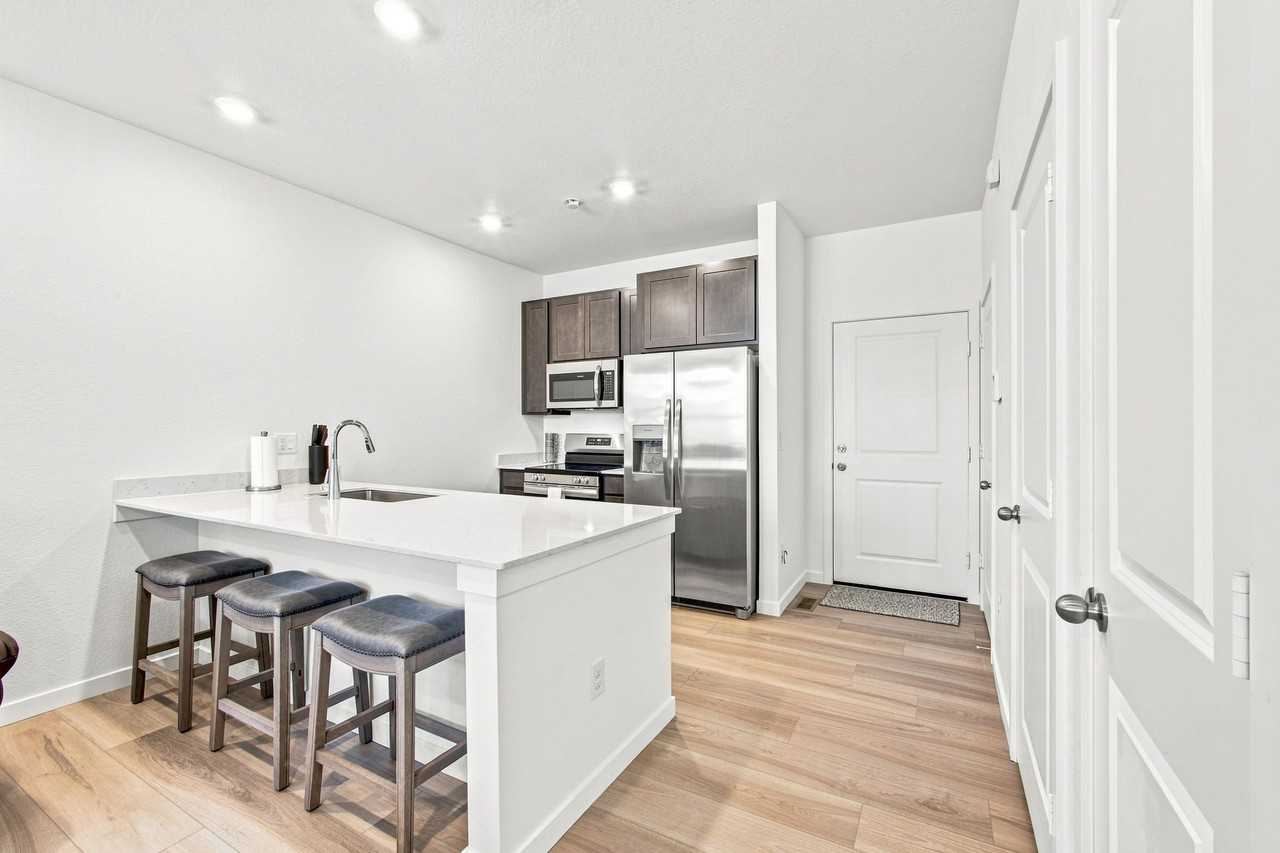 8953 Whieclover St - Photo 4 of 20