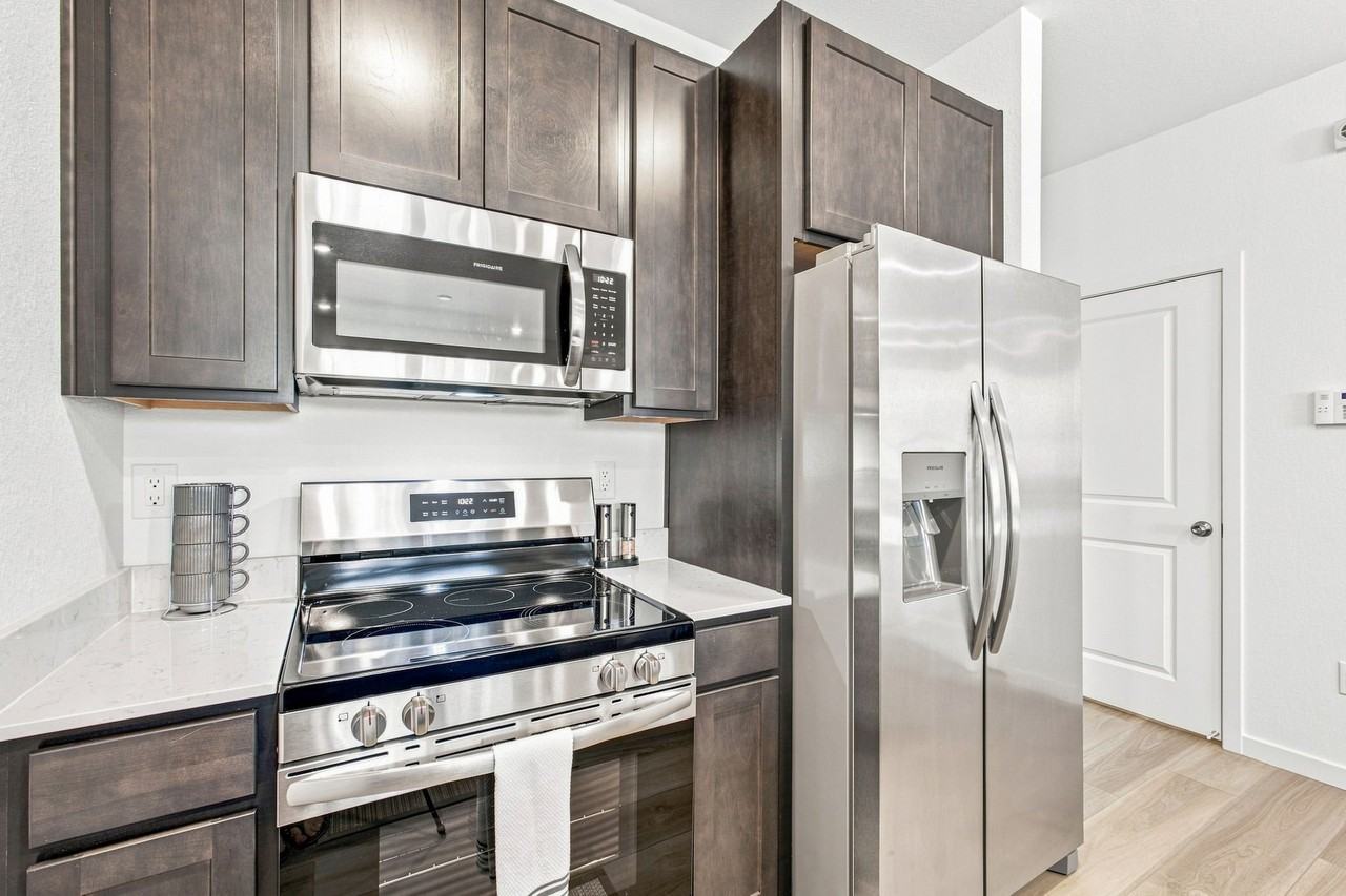 8953 Whieclover St - Photo 5 of 20