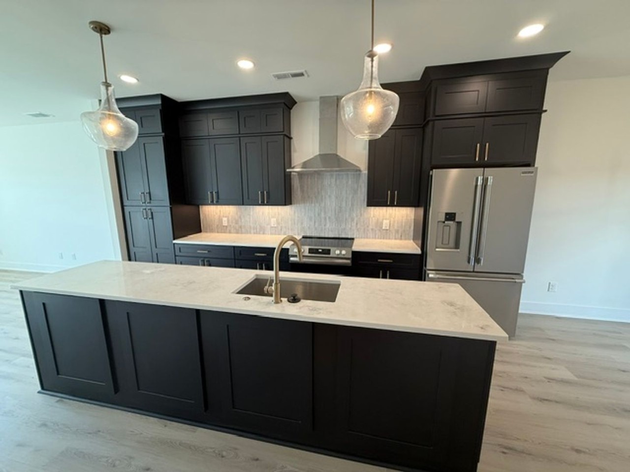 6046 Old Pineville Rd - Photo 4 of 27