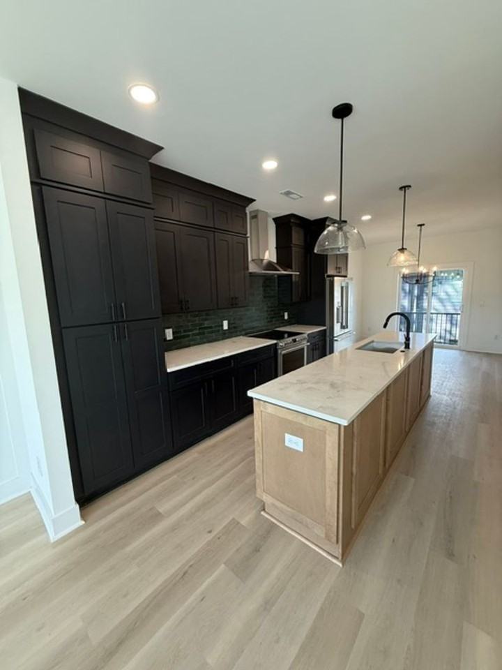 6042 Old Pineville Rd - Photo 5 of 14