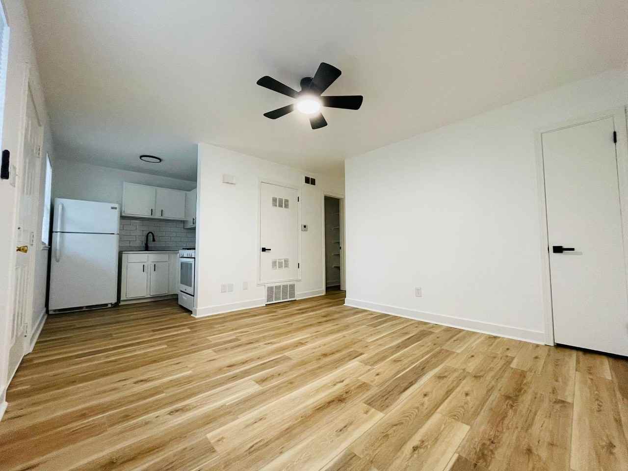 24 Oakwood Rd #8 - Photo 3 of 8