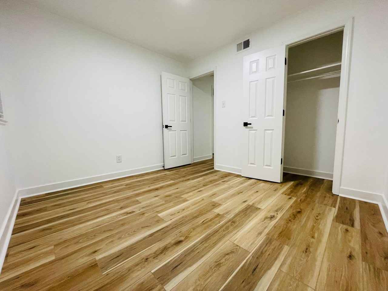 24 Oakwood Rd #8 - Photo 6 of 8