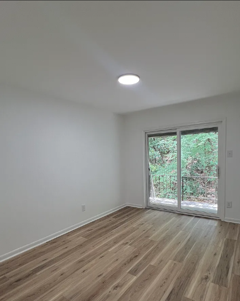 24 Oakwood Rd #8 - Photo 7 of 8