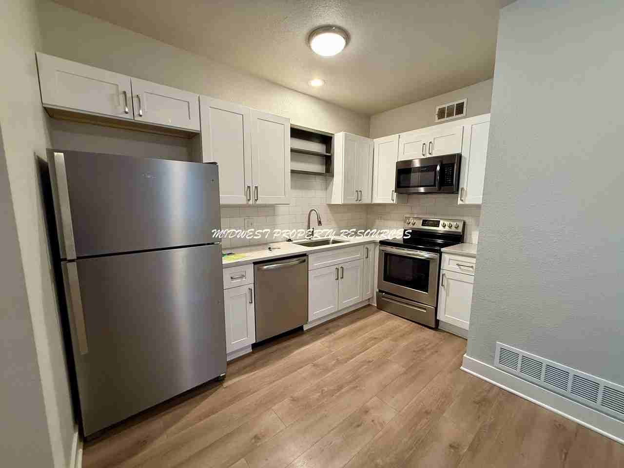 1013 Renee Lynde Dr Apt A - Photo 2 of 15