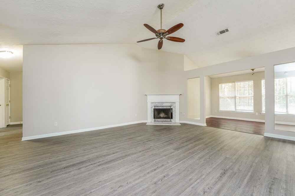 5729 Lakeview Cir - Photo 5 of 16