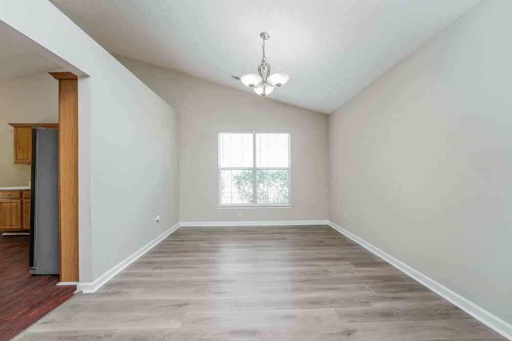 5729 Lakeview Cir - Photo 6 of 16