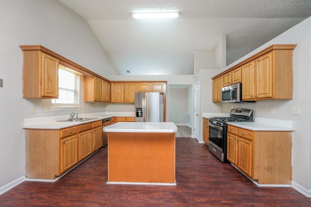 5729 Lakeview Cir - Photo 7 of 16