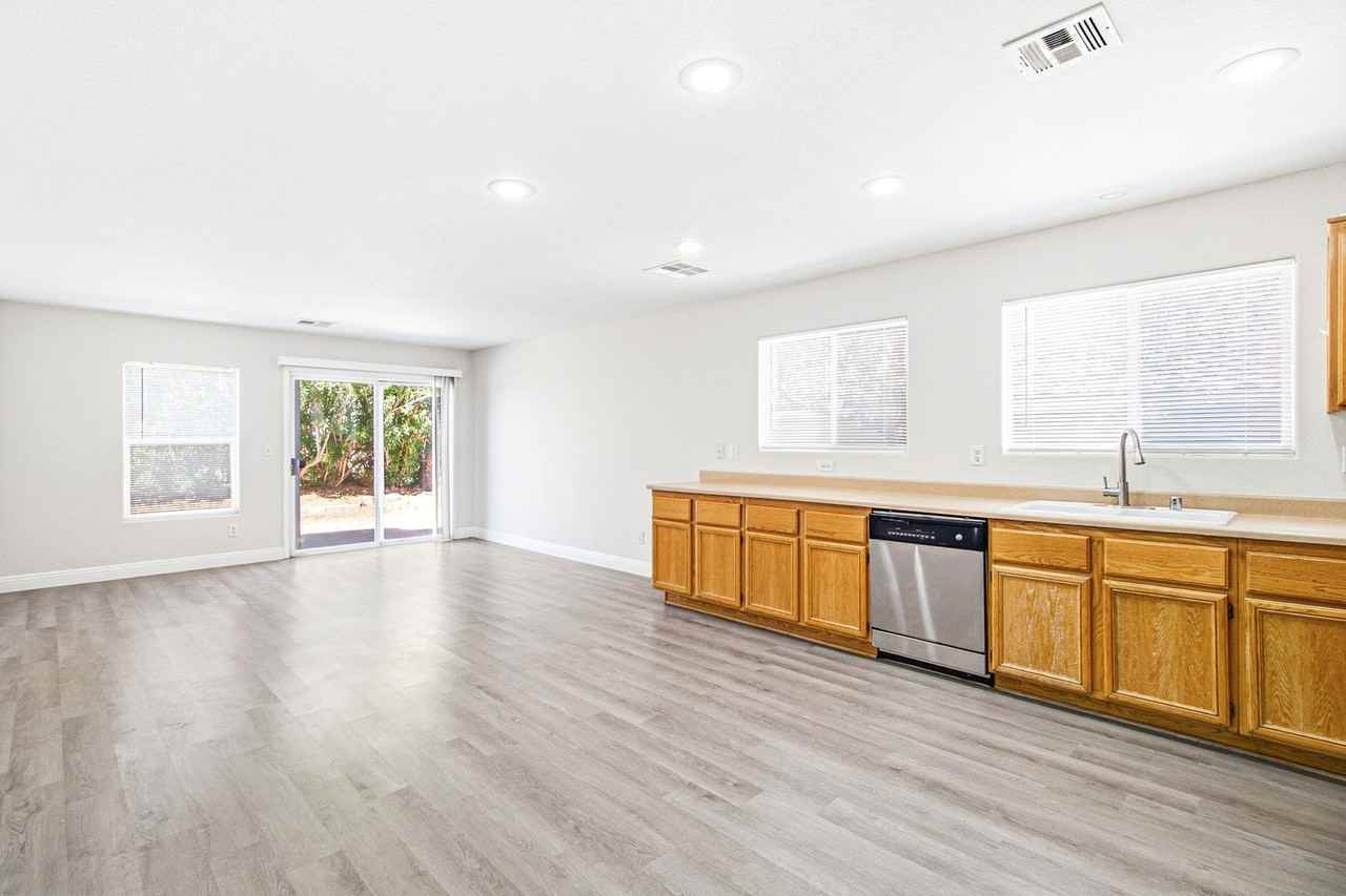 183 White Butte St - Photo 5 of 19