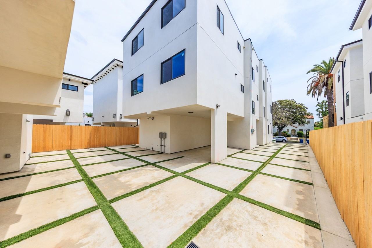 GORGEOUS NEW TOWNHOMES IN PRIME LOCATION - Photo 5 of 34