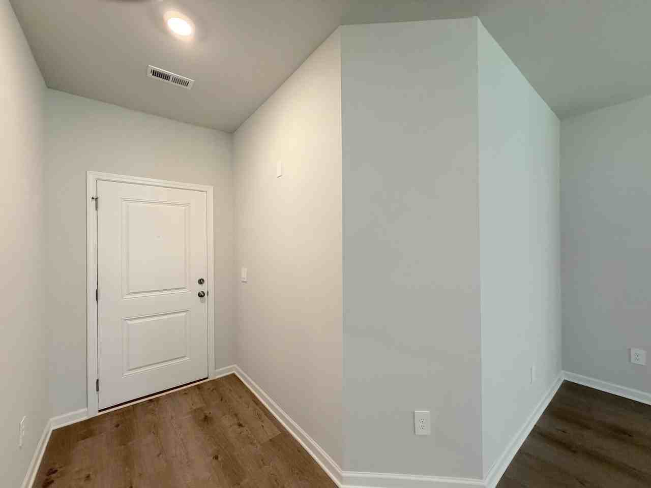 302 Spanish Moss Court - Photo 4 of 33