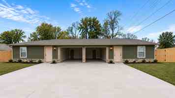 featured image of 806 N Brook Dr