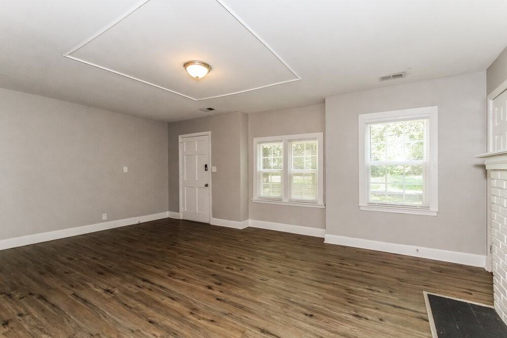 914 Park Pl - Photo 4 of 16