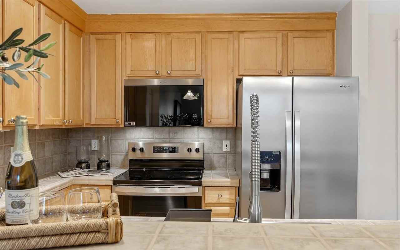 55 Williams Avenue South - Photo 3 of 9