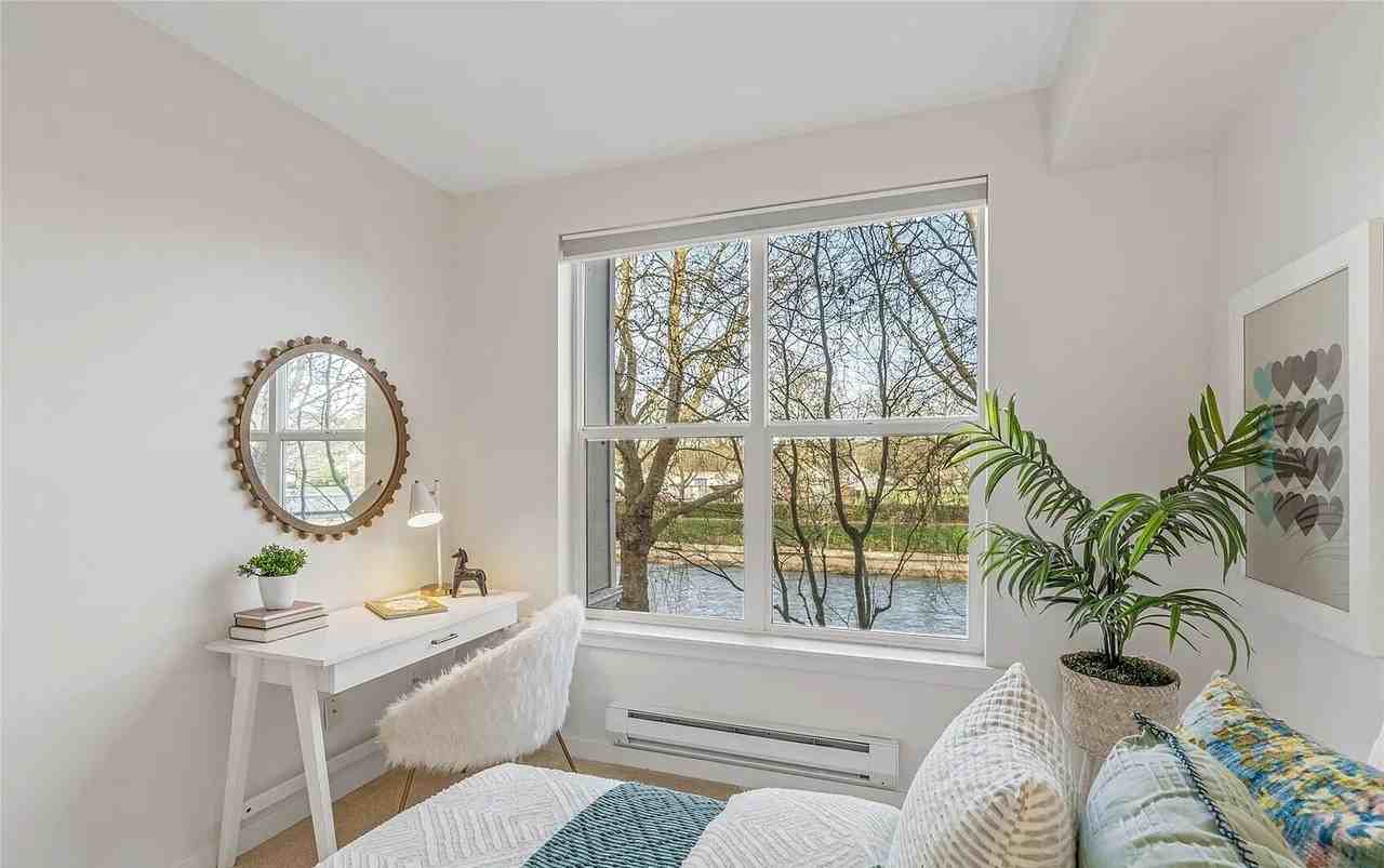 55 Williams Avenue South - Photo 5 of 9
