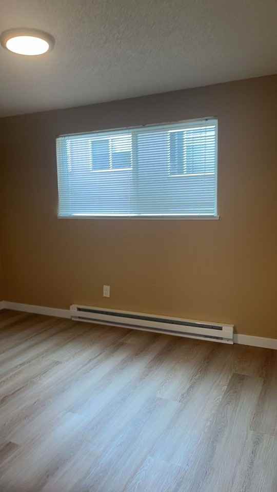 3395 3rd Ave Se - Photo 3 of 7
