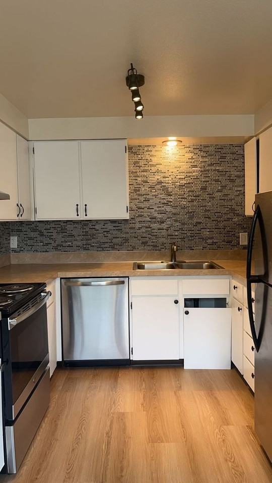 3395 3rd Ave Se - Photo 6 of 7