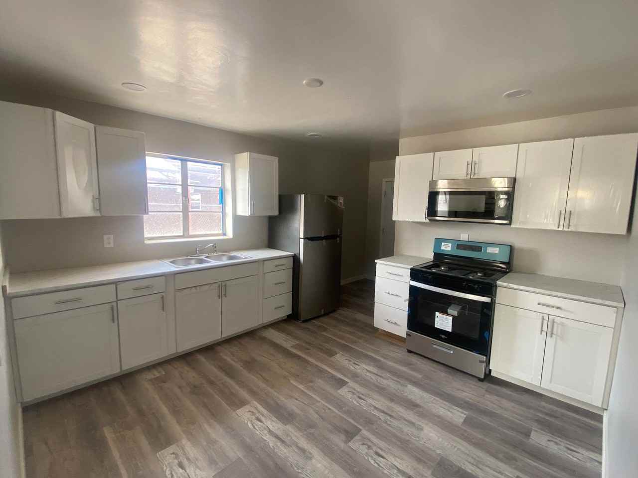 9208 N. 10th St. - Photo 2 of 6