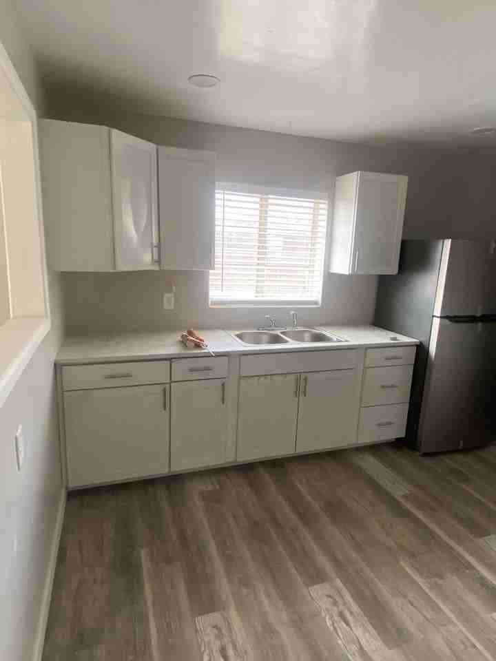 9208 N. 10th St. - Photo 3 of 6