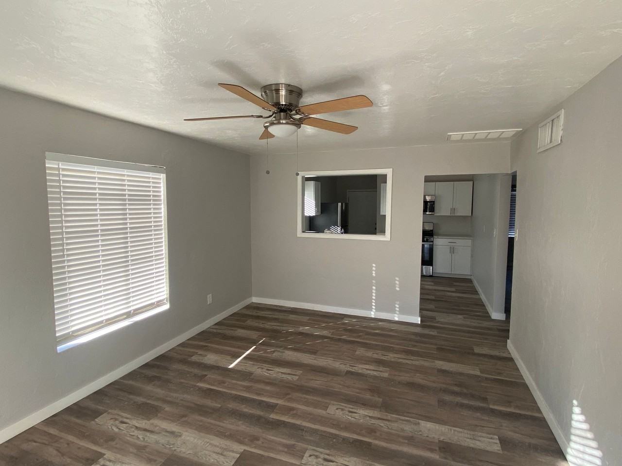 9208 N. 10th St. - Photo 5 of 6