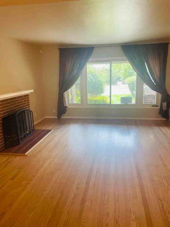 2215 Stover Way - Photo 4 of 27