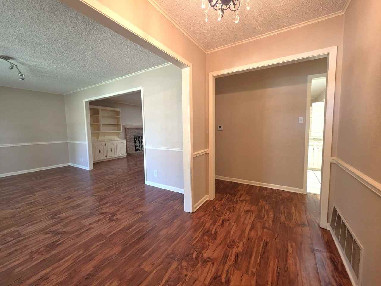 1404 Woodbridge Dr - Photo 7 of 41