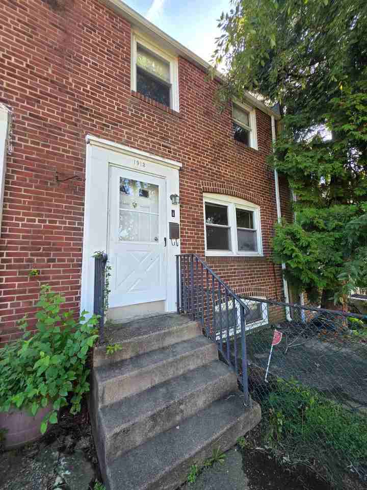 1913 Prospect Rd - Photo 2 of 28