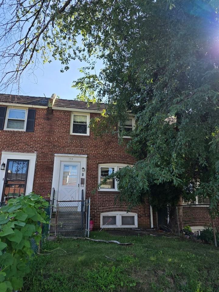 1913 Prospect Rd - Photo 3 of 28