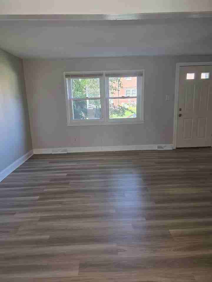 1913 Prospect Rd - Photo 6 of 28