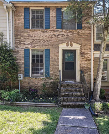 1629 Ashwood Lane - Photo 2 of 12