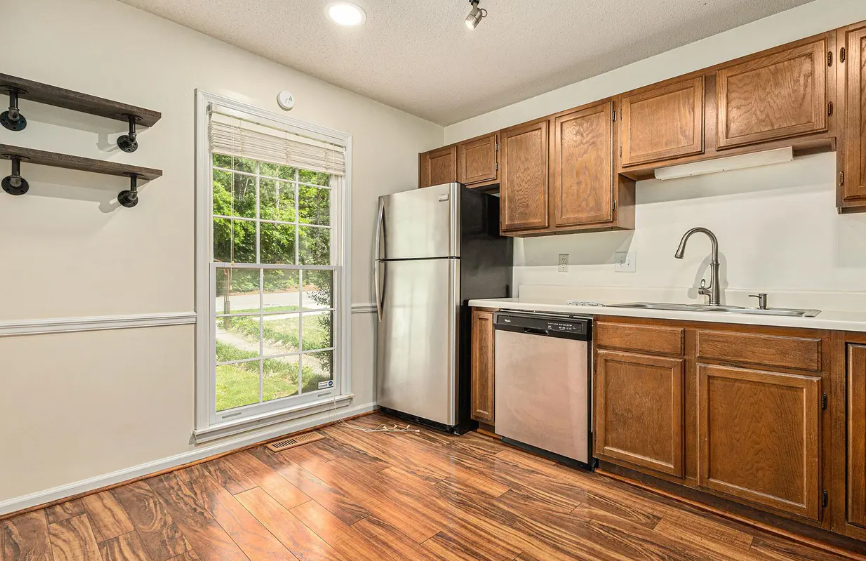 1629 Ashwood Lane - Photo 4 of 12