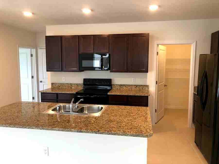 11154 Leland Groves Dr - Photo 3 of 17