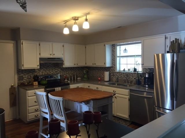 1350 Crane Cres - Photo 2 of 9