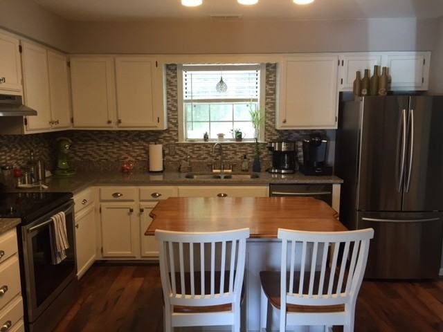 1350 Crane Cres - Photo 3 of 9