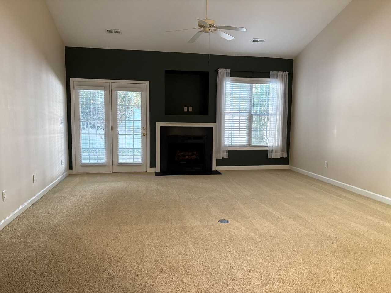 804 Pelican Ln - Photo 3 of 21