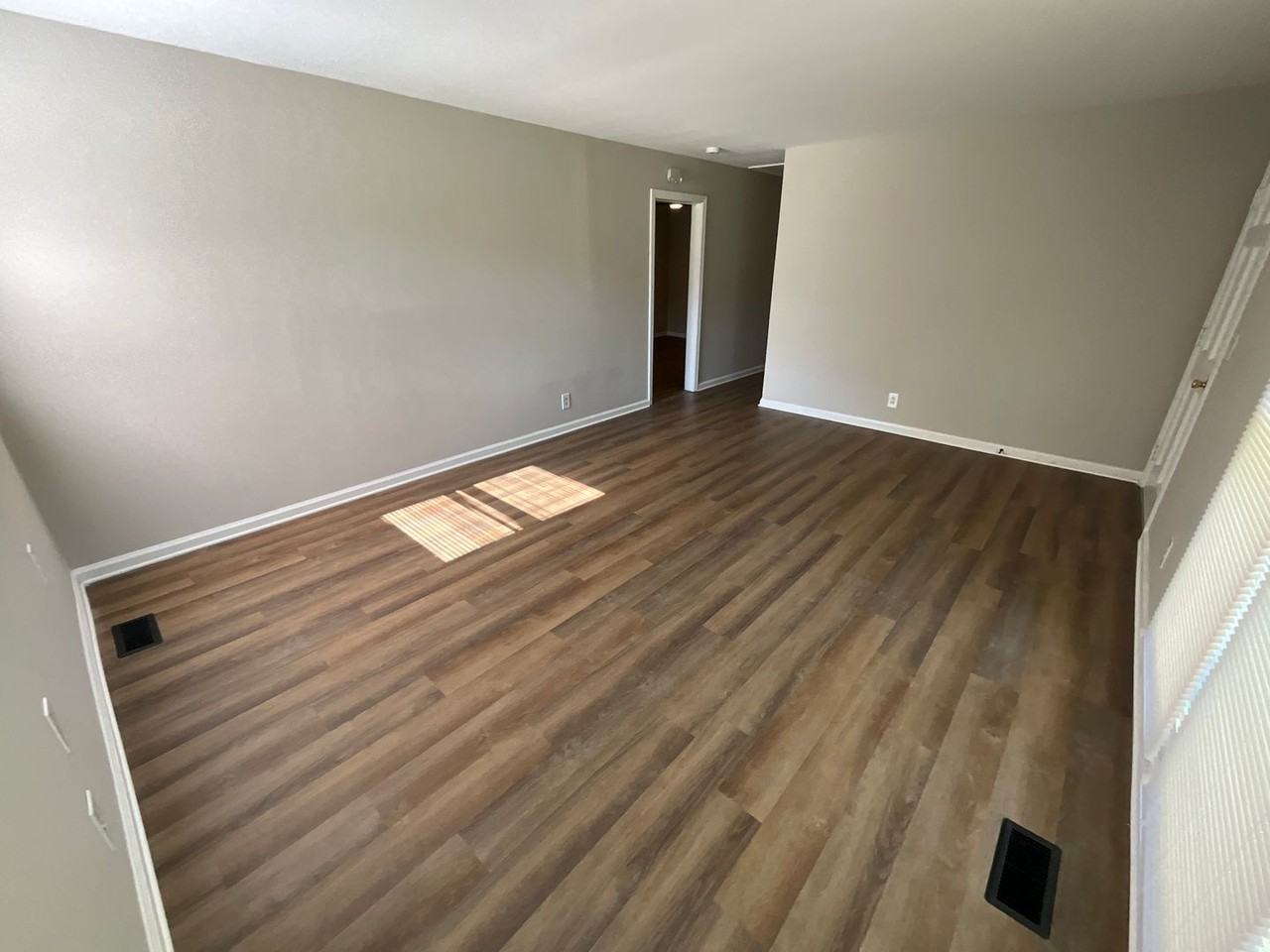 1413 Gracewood Dr - Photo 4 of 21