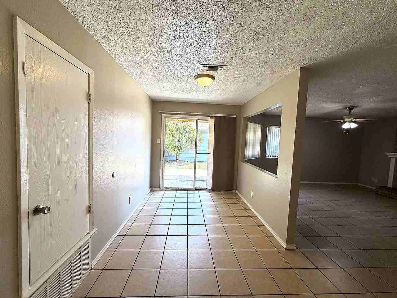 2105 Coach Dr - Photo 2 of 25