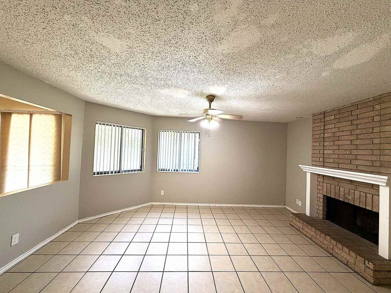 2105 Coach Dr - Photo 3 of 25