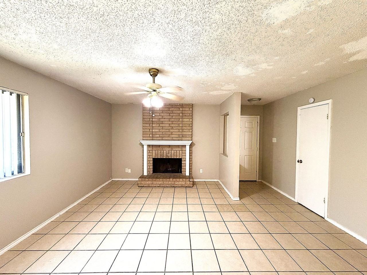 2105 Coach Dr - Photo 4 of 25